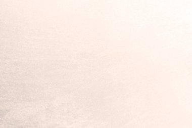 Beyaz pasifik pembe taşının yüzeyi pürüzlü, gri-beyaz tonda. Duvar kağıdı veya arkaplan resmi için bunu kullanın. Metin için boş bir boşluk var