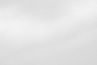 Beyaz beton duvarın pürüzsüz dokusu kaba bir yüzey, metin için boşluk, arkaplan için alan.