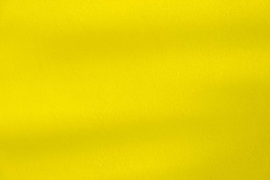 Sarı beton duvarın pürüzsüz dokusu kaba bir yüzey, metin için boşluk, arkaplan için alan