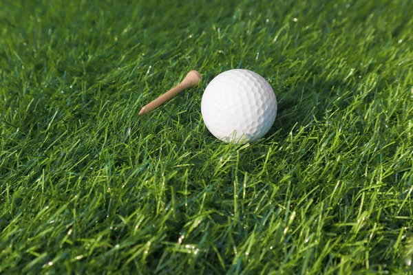 Golf Ball Close Green Grass Blurred Beautiful Landscape Golf Background — Fotografia de Stock