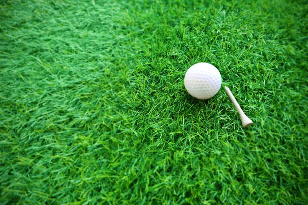 Golf Ball Close Green Grass Blurred Beautiful Landscape Golf Background — Zdjęcie stockowe