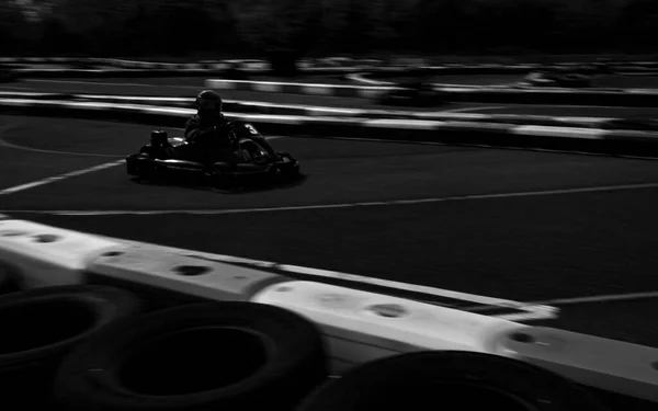 赛跑车在赛道上打圈时拍到的倒计时镜头 — 图库照片