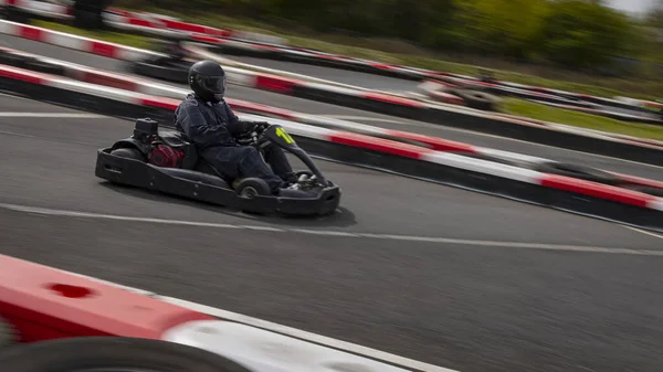 Μια Panning Shot Ενός Αγωνιστικού Καρτ Όπως Κύκλωμα Ενός Κομματιού — Φωτογραφία Αρχείου