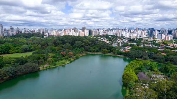 Sao Paulo Deki Ibirapuera Parkı Nın Havadan Görüntüsü Çevredeki Yerleşim — Stok fotoğraf