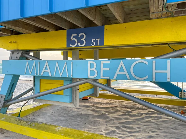 Icónica Casa Salvavidas Azul Amarillo Miami Beach Hermoso Cielo Amanecer — Foto de Stock
