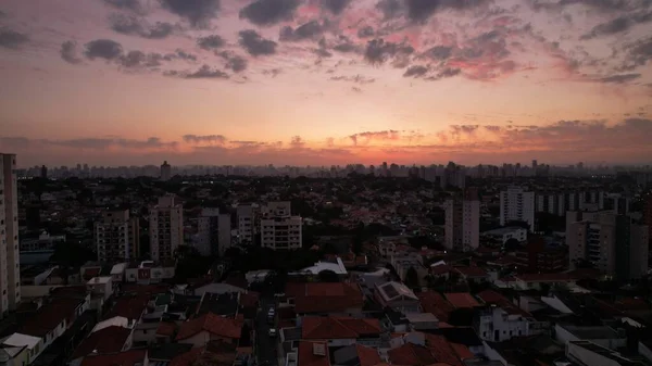 Brezilya Nın Paulo Şehrinde Gün Batımında Bulutları Olan Güzel Bir — Stok fotoğraf