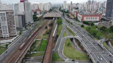 Brezilya, So Paulo 'daki Tatuap bölgesinin hava görüntüsü. Mahalledeki ana cadde, metro istasyonuna yakın..