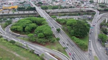 Brezilya, So Paulo 'daki Tatuap bölgesinin hava görüntüsü. Mahalledeki ana cadde, metro istasyonuna yakın..