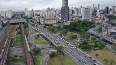 Brezilya, So Paulo 'daki Tatuap bölgesinin hava görüntüsü. Mahalledeki ana cadde, metro istasyonuna yakın..