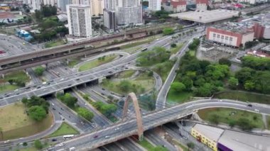 Brezilya, So Paulo 'daki Tatuap bölgesinin hava görüntüsü. Mahalledeki ana cadde, metro istasyonuna yakın..
