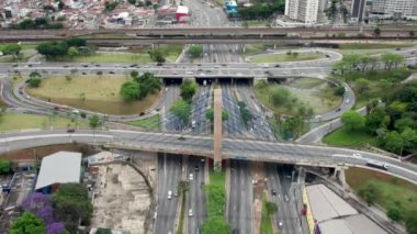 Brezilya, So Paulo 'daki Tatuap bölgesinin hava görüntüsü. Mahalledeki ana cadde, metro istasyonuna yakın..