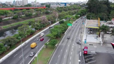 Brezilya, So Paulo 'daki Tatuap bölgesinin hava görüntüsü. Mahalledeki ana cadde, metro istasyonuna yakın..