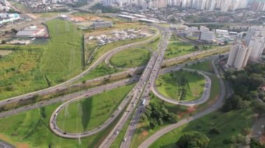 Sao Jose dos Campos 'un havadan görünüşü, Sao Paulo, Brezilya. Şehir çevre yolu.