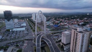 Sao Jose dos Campos 'taki kablo destekli köprünün hava görüntüsü.