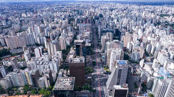 Av的空中视图 圣保罗的Paulista 首都的主要道路 有许多无线电天线 商业和住宅建筑 圣保罗大城的空中景观 — 图库照片