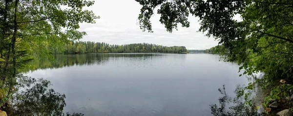 Idylická Klidná Voda Podzimní Jezero Krajina — Stock fotografie