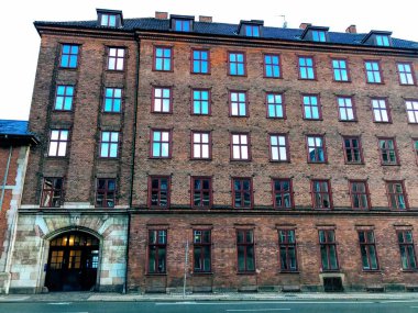 Eski tuğla bina dış görünüş 32 Bernstorffsgade, Kopenhag