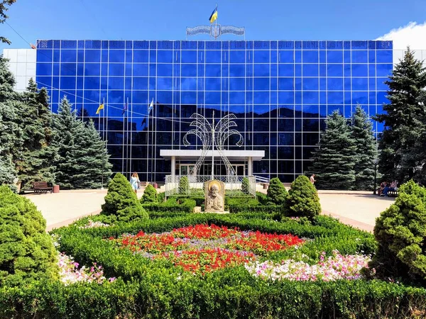 Edifício Vidro Moderno Fachada Comitê Executivo Chornomorsk Ucrânia — Fotografia de Stock