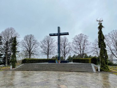 Birinci Sovyet-Fin savaş askerleri Helsinki 'deki Hietaniemi mezarlığına mezar ve onur haçı kazdılar.