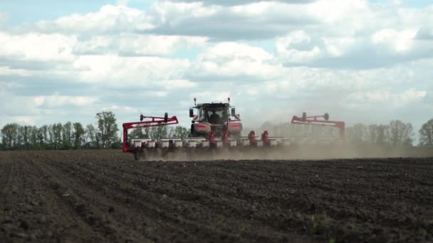 Tractor Works Field Sowing Corn Precision Farming — Vídeo de stock