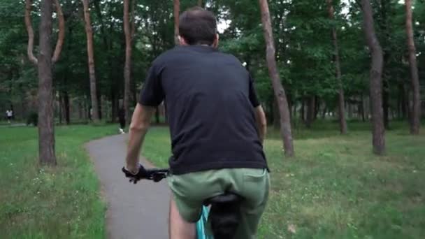 Young Guy Rides Bike Park Motion — Vídeo de stock