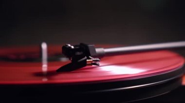vinyl player. pink plate Black background