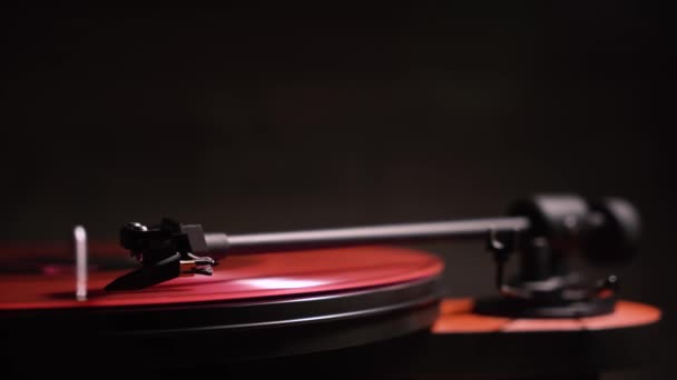 Vinyl Player Pink Plate Black Background — Vídeo de stock