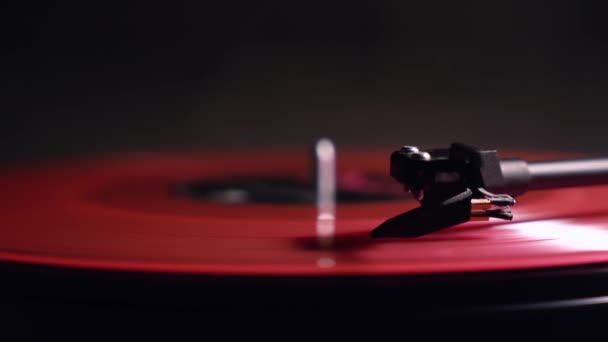 Vinyl Player Pink Plate Black Background — Stockvideo