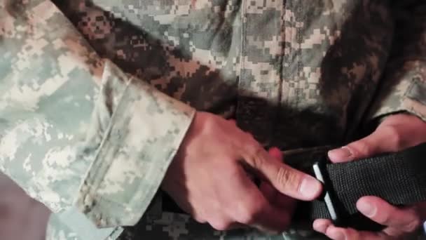 Soldato Ucraino Indossa Uniforme Militare Del Modello Nato Primo Piano — Video Stock