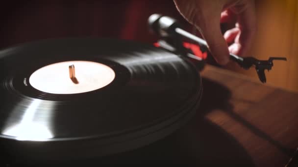 Launching Vintage Vinyl Player Close Black Vinyl Record — Stock Video