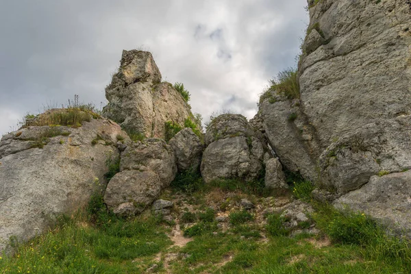 Denuded Free Standing Limestone Rocks Polish Jurassic Highland Located Czestochowa — Foto de Stock