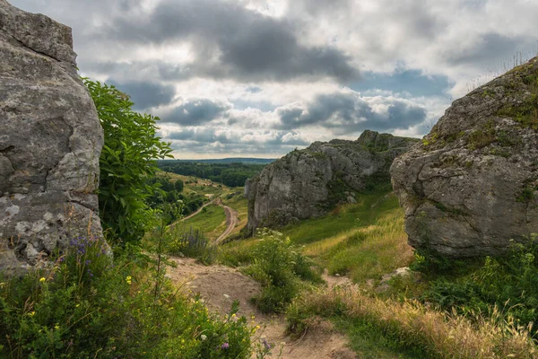 Picturesque Landscape Jurassic Limestone Rock Outcrops Polish Jura Olsztyn Silesian — Foto de Stock