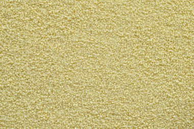 Kuskus dokusunu büyütür. Kuskus taneleriyle dolu bir çerçeve. Gıda arkaplanı.