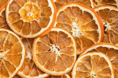 Arka plan için tam kare kurutulmuş portakal dilimleri..