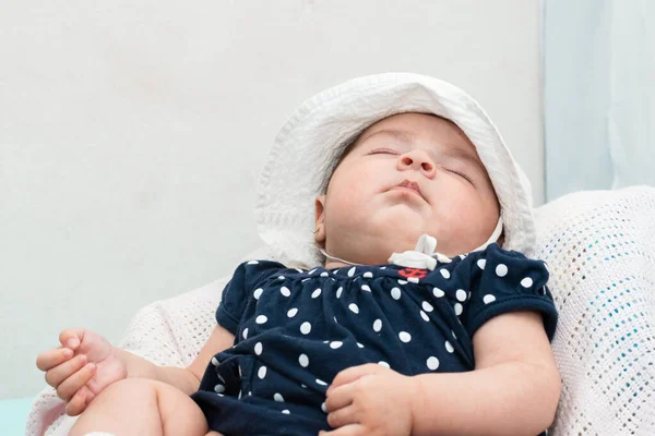Gyönyörű Négy Hónapos Latin Baba Békésen Alszik Szobájában Feküdni Egy — Stock Fotó