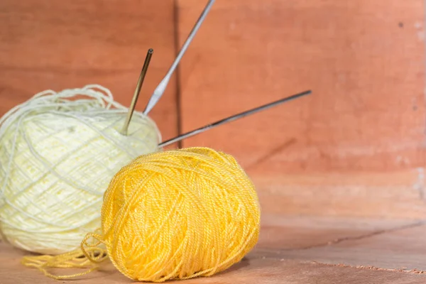 Two Rolls Yellow White Yarn Crochet Needles Stuck Them Orange — Foto de Stock