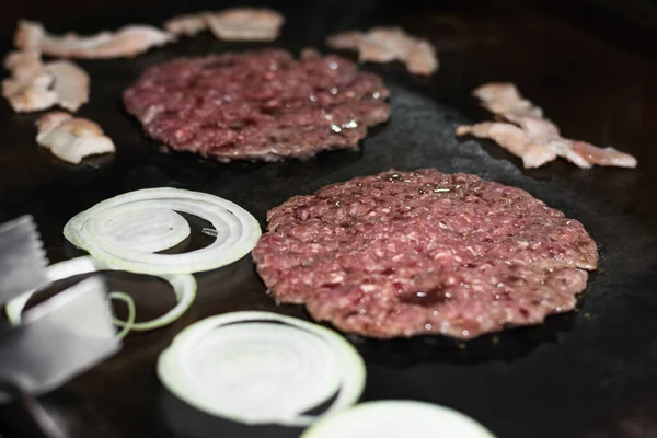 Close Detail Shot Two Ground Hamburger Meats Onion Tosino Cooking — Zdjęcie stockowe