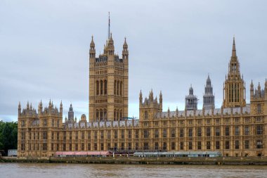 Londra: İngiliz parlamentosu ve bulutları