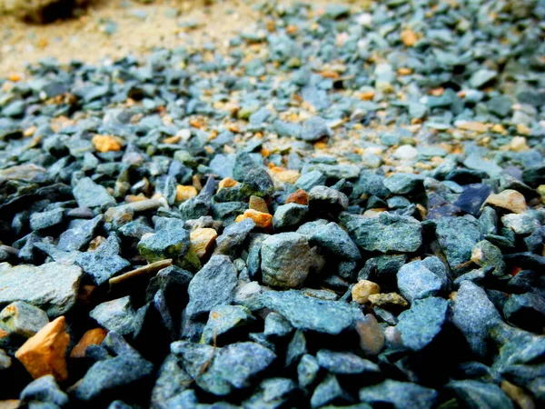 Cinza terra pedra escombros fundo de muitas pequenas pedras — Fotografia de Stock