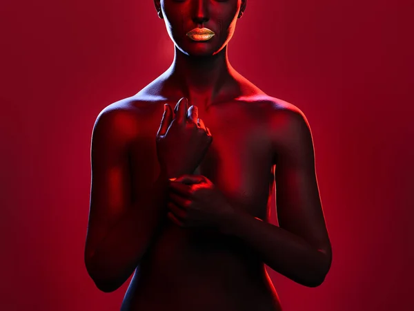 Kalp kırıcı. Eli göğsünde ve gözlerinden yaşlar akan bir kadın figürü. 3B illüstrasyon.