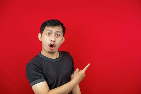 Retrato Vista Lateral Lindo Joven Asiático Con Camiseta Negra Sonriendo — Foto de Stock