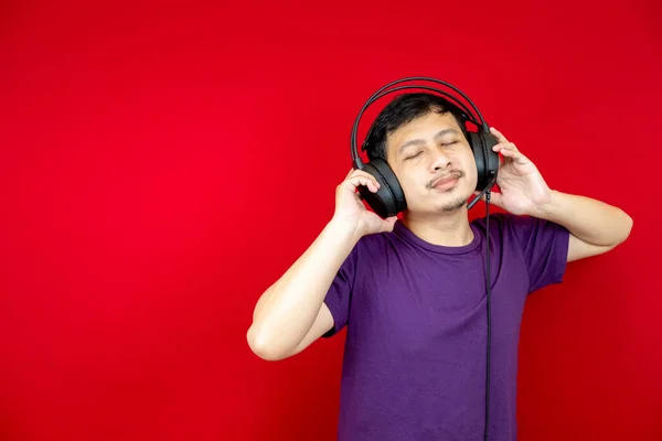 Asian Man Enjoying Sound Music Coming Out His Headset Red — Stock Photo, Image