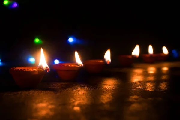 Lampade Terra Accese Festival Sfondo Nero Durante Diwali — Foto Stock