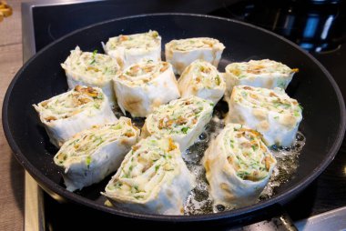 Kızartma tavasında atıştırmalık pide..