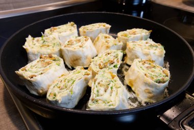 Kızartma tavasında atıştırmalık pide..