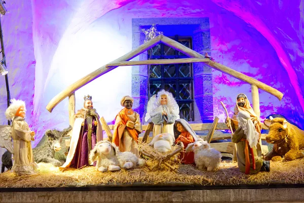 Jesus Crist 'in doğumu sahnesi. Kutsal Aile ve İsa Bahçede.