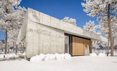 Modern tarzda yeni beton bir ev, havuz, park yeri ya da kira ve arka planda güzel bir peyzaj. Evin sadece bir katı var. Parlak beyaz karlı serin bir kış günü.