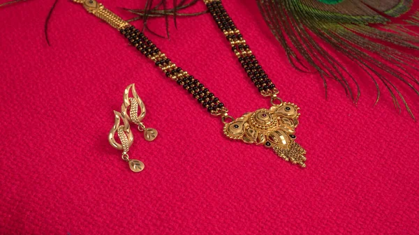 Mangalsutra Eller Gyllene Halsband Att Bära Gift Hindu Kvinnor Arrangerade — Stockfoto