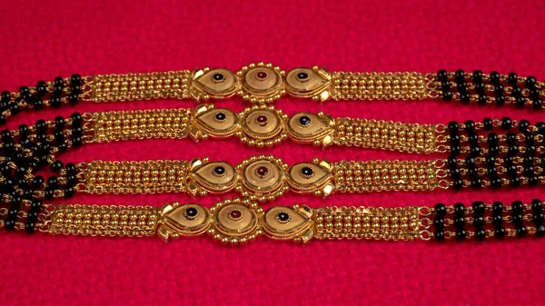 Mangalsutra Golden Necklace Wear Married Hindu Women Arranged Beautiful Background — Stock Photo, Image