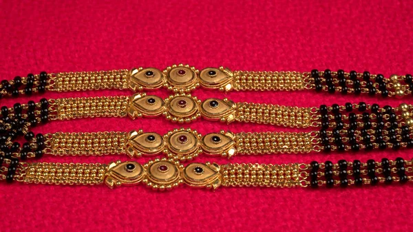 Mangalsutra Güzel Bir Geçmişi Olan Evli Hindu Kadınlar Tarafından Takılacak — Stok fotoğraf